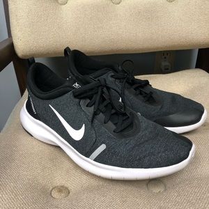Mens size 10 Nike Flex Experience running shoes.